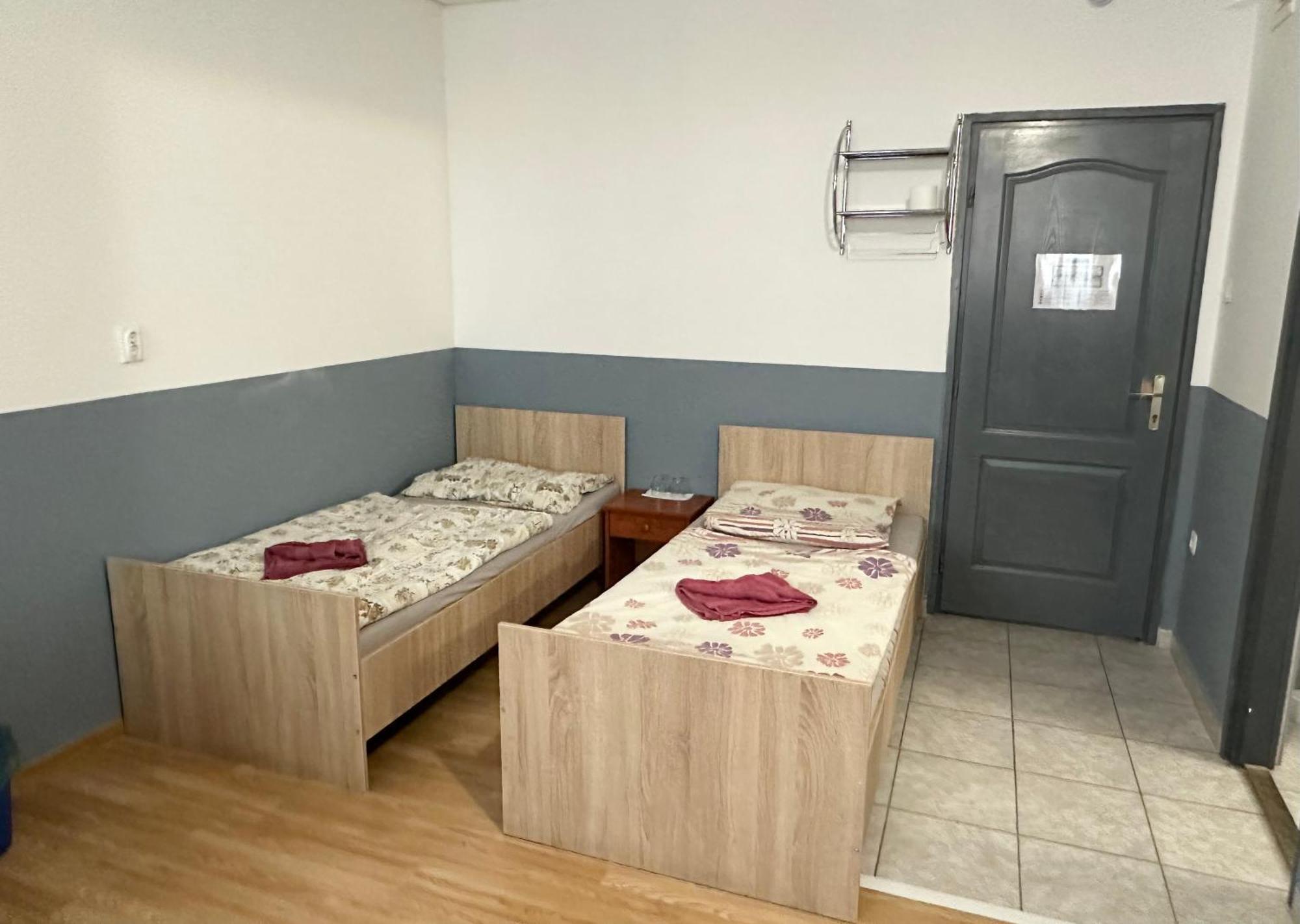Lanchid Szallo Kecskemét Buitenkant foto