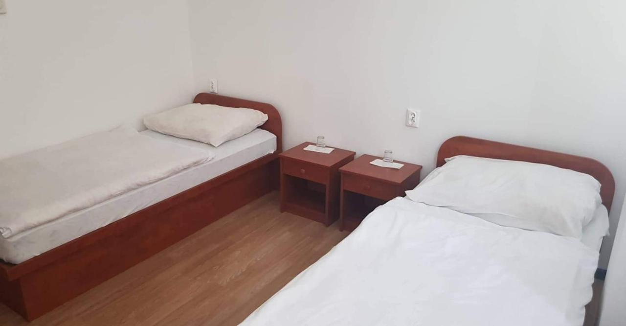 Lanchid Szallo Kecskemét Buitenkant foto