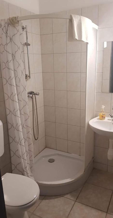 Lanchid Szallo Kecskemét Buitenkant foto